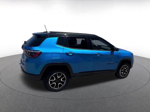 Used 2025 Jeep Compass Trailhawk AWD/4WD image 15