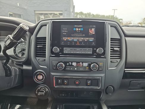 Used 2024 Nissan Titan SV w/ SV Convenience Package image 24