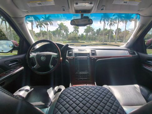 Used 2007 Cadillac Escalade AWD image 7