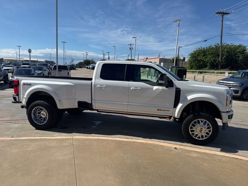 Used 2025 Ford F450 Platinum w/ FX4 Off-Road Package AWD/4WD image 4