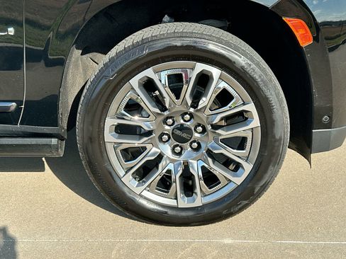 Used 2023 GMC Yukon Denali Ultimate image 10