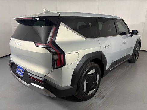Used 2024 Kia EV9 Light RWD image 8