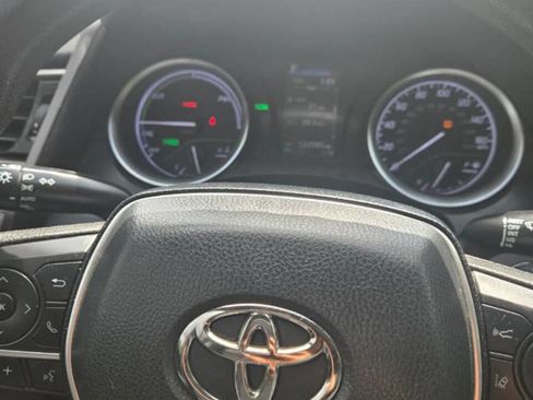 Used 2021 Toyota Camry LE image 15