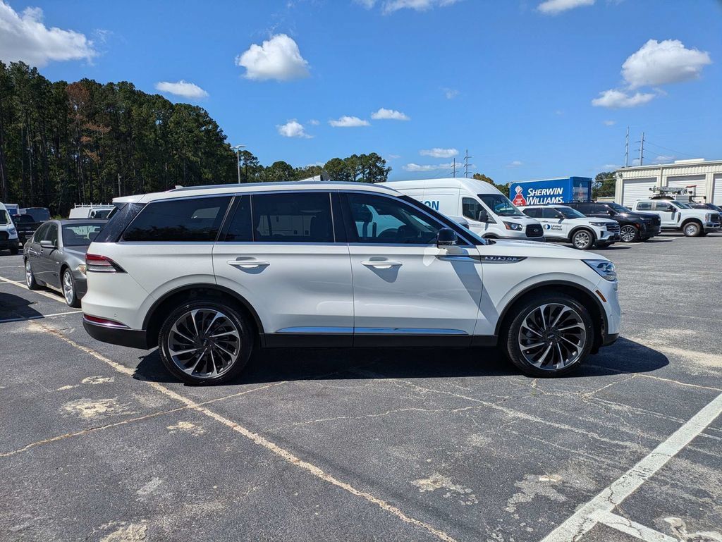 Used 2021 Lincoln Aviator Reserve w/ Equipment Group 201A AWD/4WD image 3
