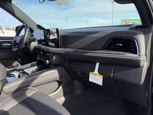 New 2026 Chevrolet Suburban Premier image 19