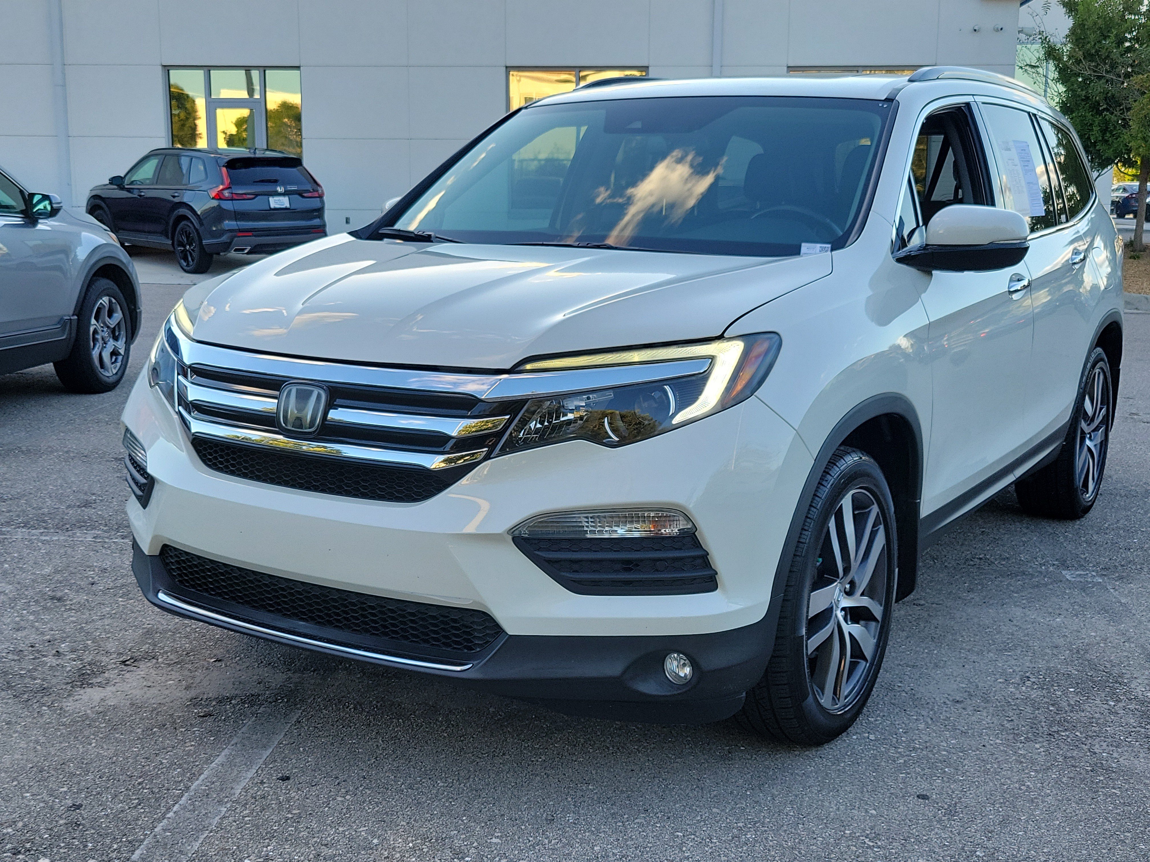 Used 2018 Honda Pilot Touring image 3
