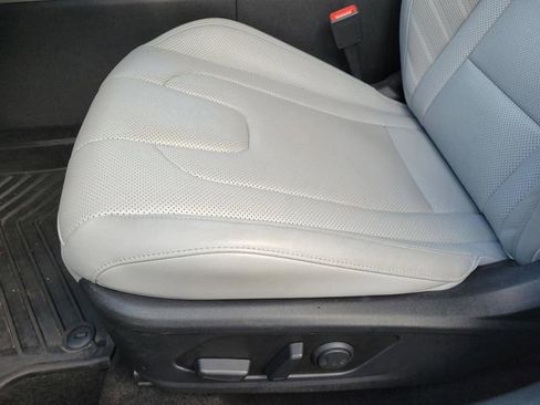 Used 2025 Hyundai Elantra Limited image 13