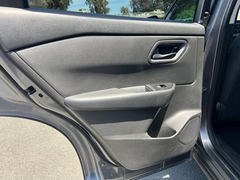 Used 2024 Nissan Rogue S FWD image 18