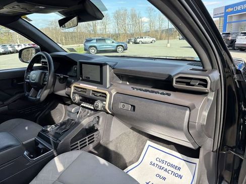 Used 2024 Toyota Tacoma SR5 AWD/4WD image 30