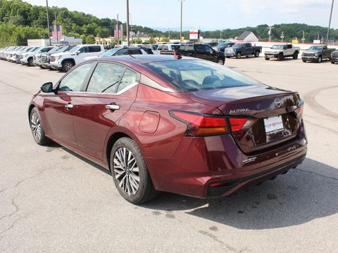 Used 2024 Nissan Altima 2.5 SV FWD image 5