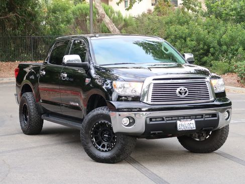 Used 2011 Toyota Tundra Limited w/ Platinum Pkg AWD/4WD image 2