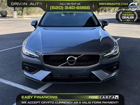 Used 2021 Volvo S60 T5 Momentum FWD image 2