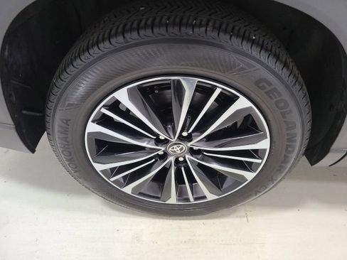 Certified 2025 Toyota Grand Highlander AWD Hybrid image 37