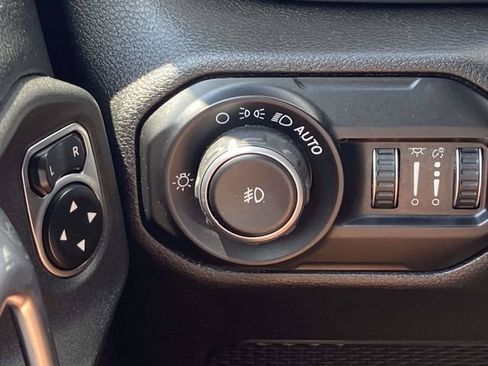 Used 2020 Jeep Wrangler Sport AWD/4WD image 30