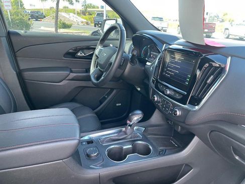 Used 2022 Chevrolet Traverse RS image 5