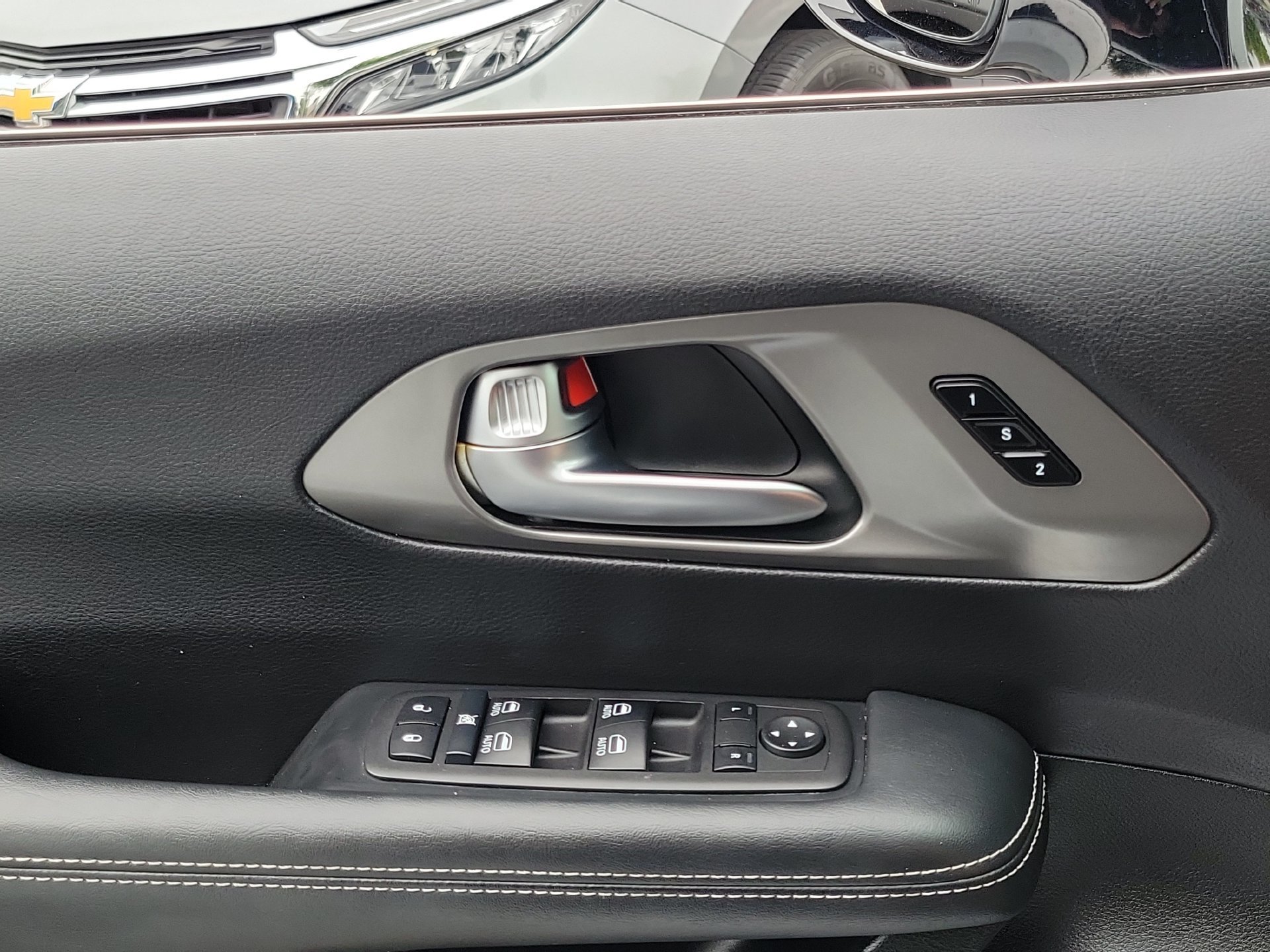 Certified 2025 Chrysler Pacifica Select FWD image 14