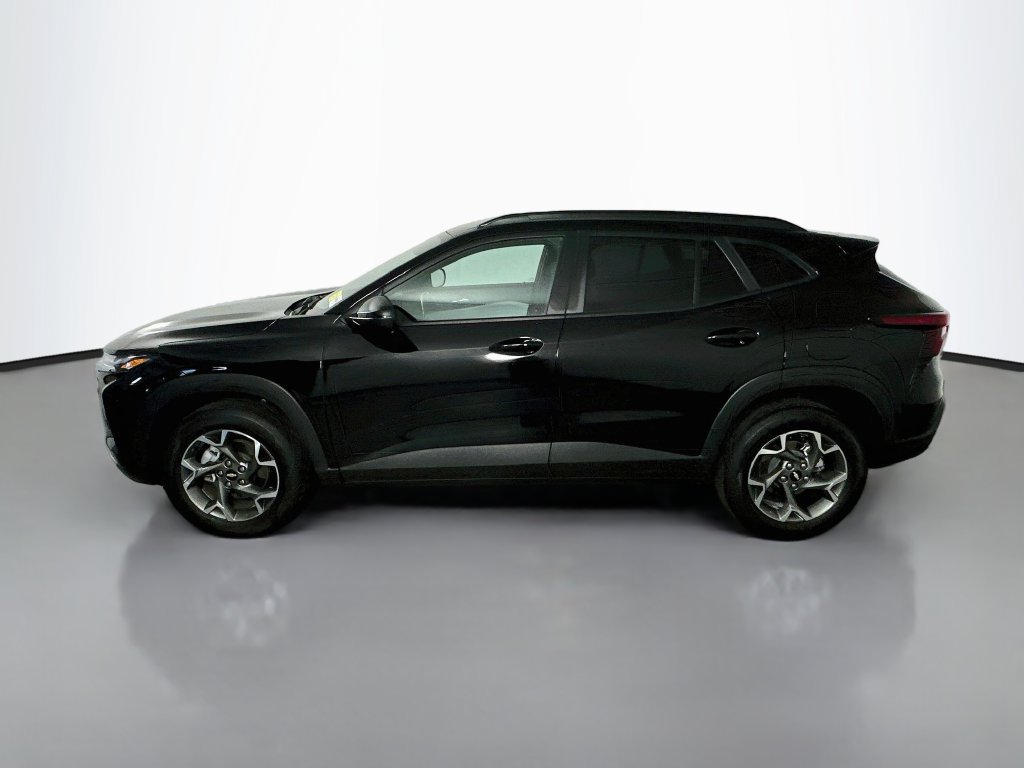 Used 2025 Chevrolet Trax LT w/ LT Convenience Package FWD image 4