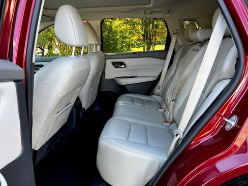 Used 2021 Nissan Rogue SL image 18