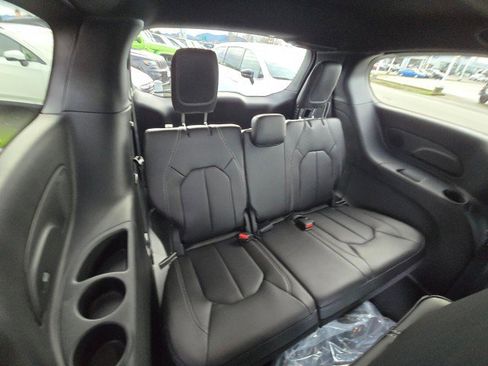 New 2026 Chrysler Pacifica Select image 14