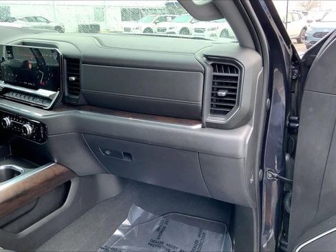 Used 2023 GMC Sierra 1500 SLT image 17