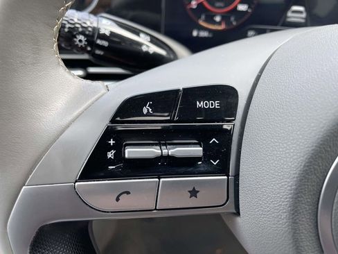 Used 2025 Hyundai Elantra SEL image 32