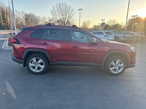 Used 2021 Toyota RAV4 XLE Premium AWD/4WD image 4