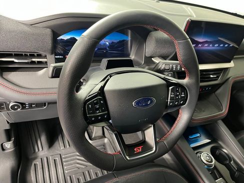 Used 2025 Ford Explorer ST AWD/4WD image 28
