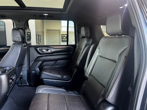 Used 2023 Chevrolet Suburban High Country w/ Advanced Technology Package image 24