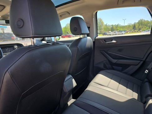 Used 2024 Volkswagen Jetta SE w/ Panoramic Sunroof Package image 10