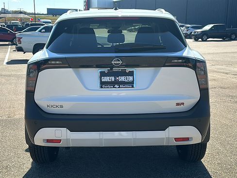 New 2026 Nissan Kicks SR image 7