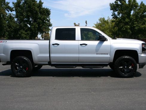 Used 2017 Chevrolet Silverado 1500 LTZ Z71 w/ Redline Edition AWD/4WD image 4