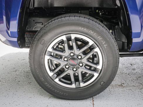 Used 2025 Toyota Tacoma TRD Sport AWD/4WD image 13