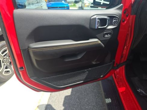 Certified 2025 Jeep Wrangler Unlimited Sahara AWD/4WD image 11