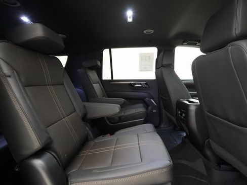 Used 2025 Chevrolet Suburban High Country image 28