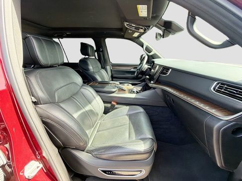 Used 2023 Jeep Grand Wagoneer Base image 17