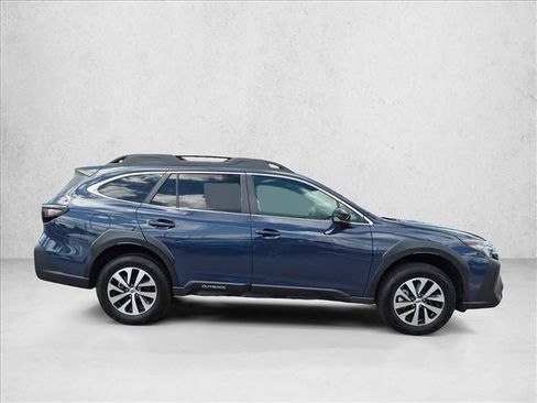 Used 2025 Subaru Outback Premium AWD/4WD image 4