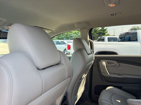 Used 2011 Chevrolet Traverse LT w/ Personal Connectivity Package image 28