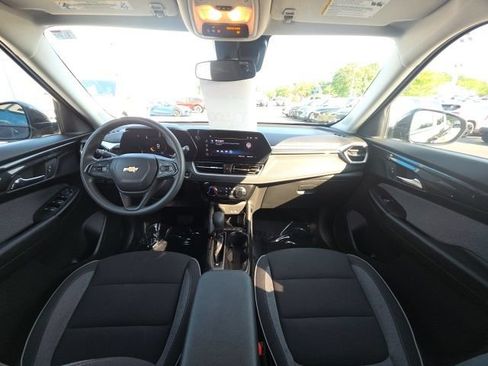 Used 2025 Chevrolet TrailBlazer LT AWD/4WD image 14