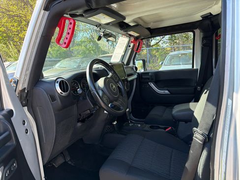 Used 2012 Jeep Wrangler Unlimited Sahara w/ Dual Top Group AWD/4WD image 5