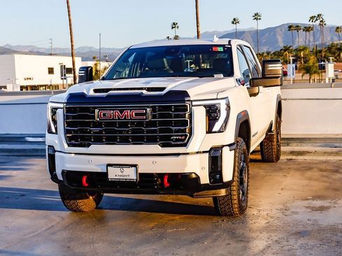 Used 2025 GMC Sierra 2500 AT4 image 4