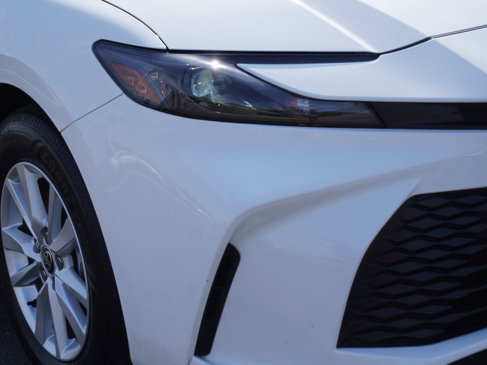 Used 2025 Toyota Camry LE w/ Convenience Package FWD image 3