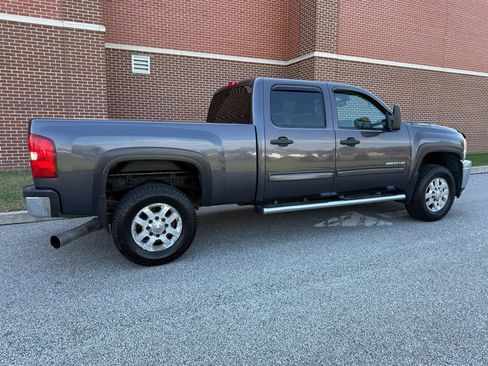Used 2011 Chevrolet Silverado 2500 LT w/ Interior Plus Package AWD/4WD image 16