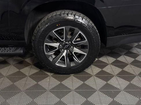 Used 2024 Chevrolet Suburban Z71 w/ Luxury Package image 11