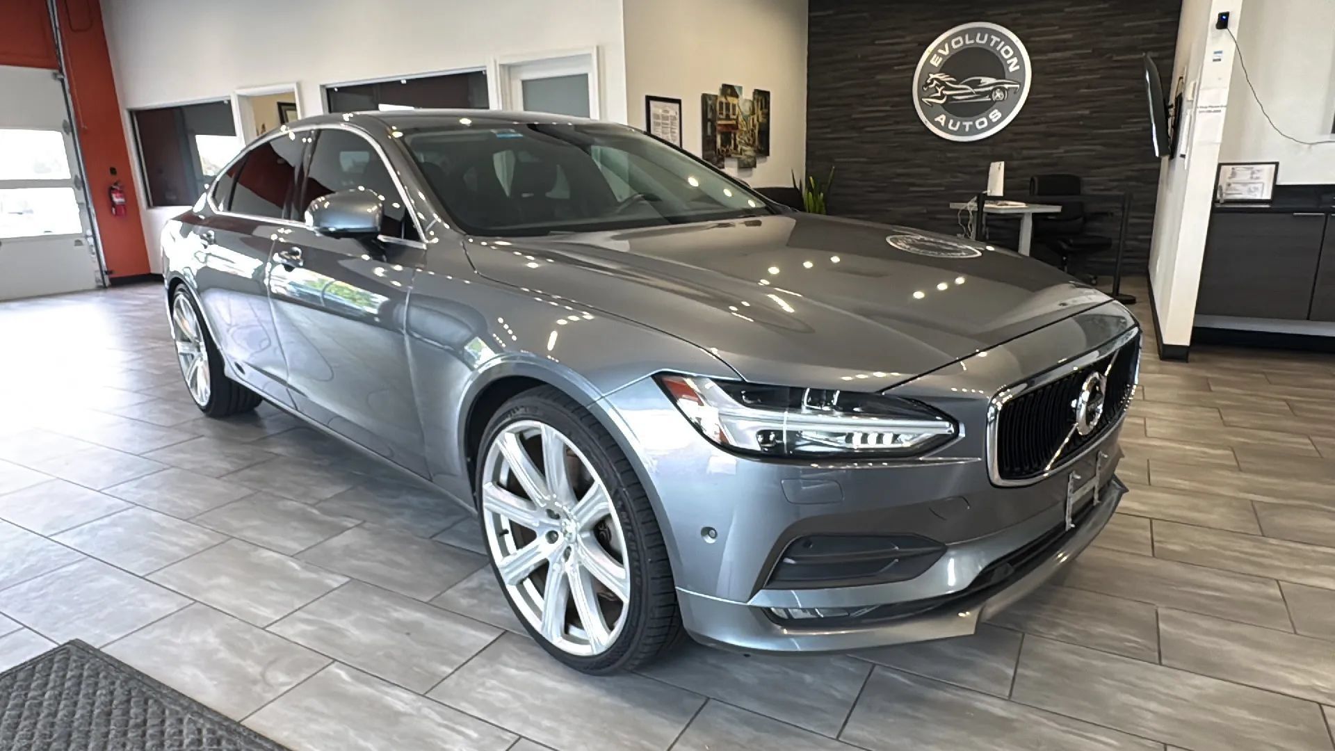 Used 2018 Volvo S90 T6 Momentum AWD/4WD image 3