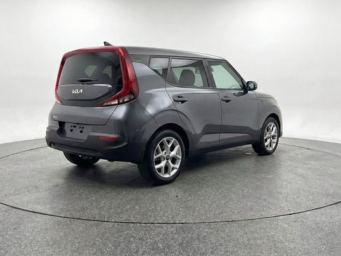 Used 2025 Kia Soul LX w/ LX Technology Package FWD image 9