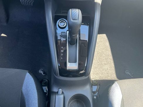 Used 2025 Nissan Versa SV FWD image 39