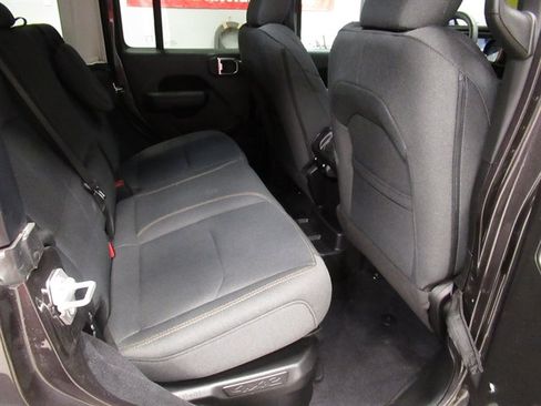 Used 2024 Jeep Wrangler Unlimited AWD/4WD image 15