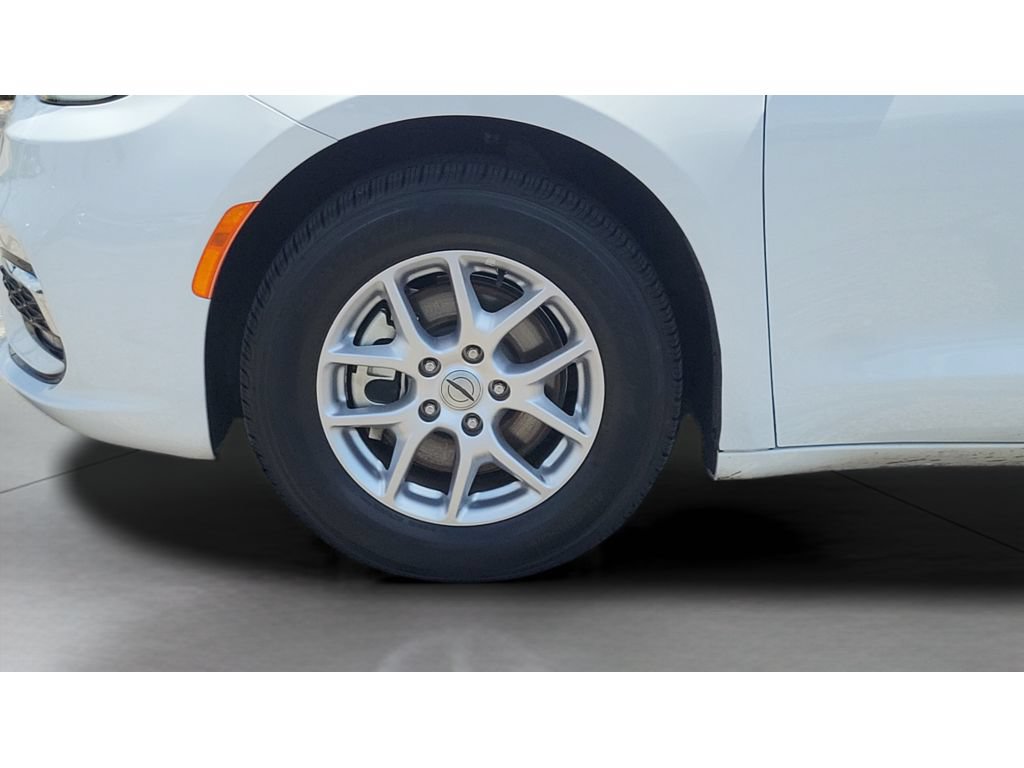 Used 2025 Chrysler Pacifica Select FWD image 26