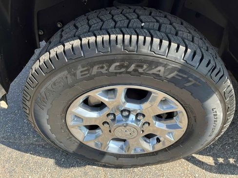 Used 2018 RAM 2500 Tradesman w/ Chrome Appearance Group image 16