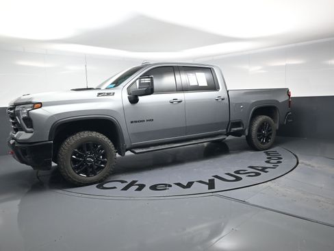 Used 2025 Chevrolet Silverado 2500 LTZ w/ LTZ Plus Package image 6